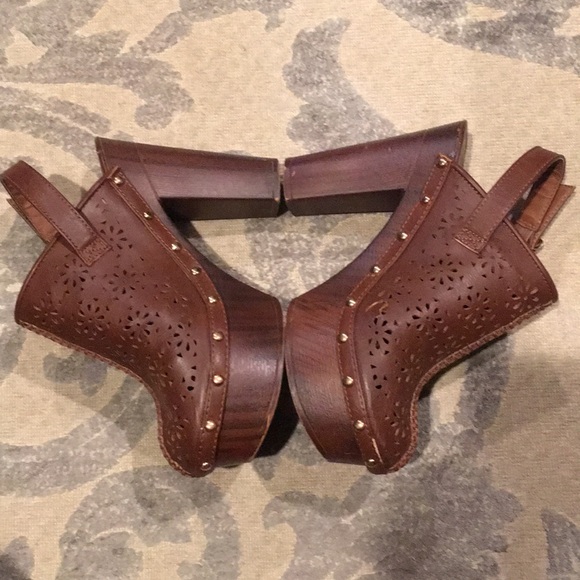 Clogs - Picture 2 of 4